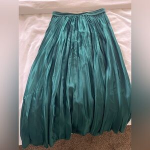 Like new H&M Green A line Pleated Midi Skirt